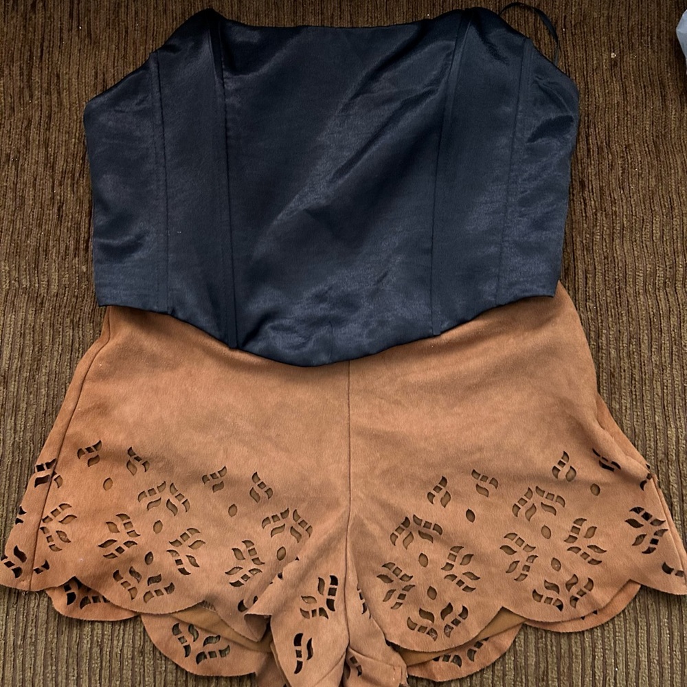 Small corset & cowboy shorts